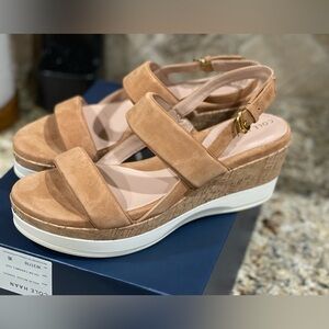 Cole Haan Women's Aislin Wedge Sandal Pecan Suede/Cork